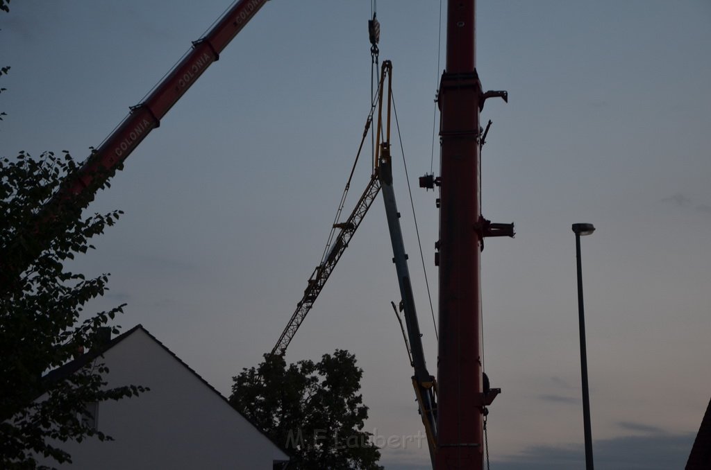 Kran drohte umzustuerzen Koeln Porz Zuendorf Hauptstr P155.JPG - Miklos Laubert